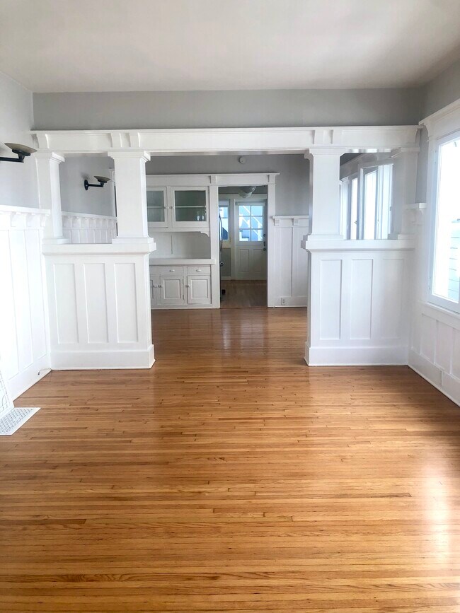 Open concept living/dining space - 232 Market St