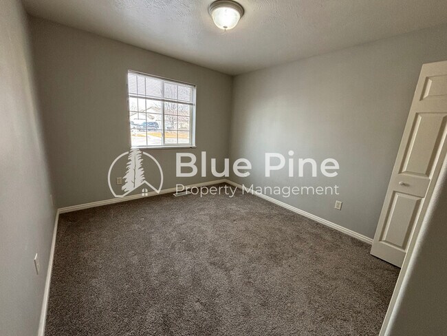 Building Photo - 3736 Ellendale Cir