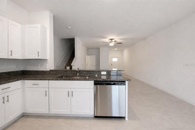 Building Photo - 6090 Shiner St