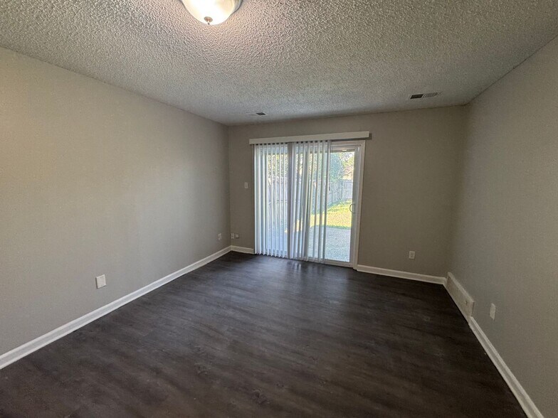 Building Photo - 5164 Walton Lake