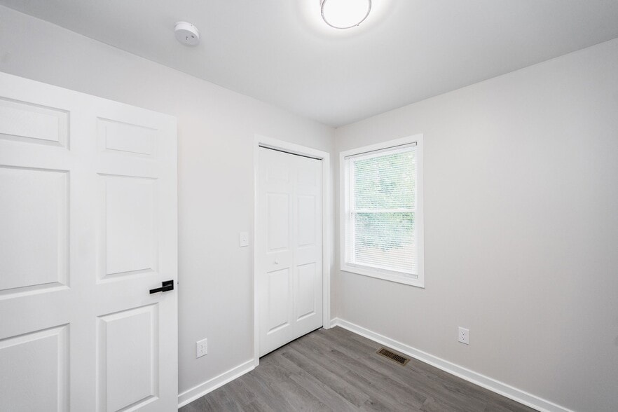 Building Photo - 1008 8th St