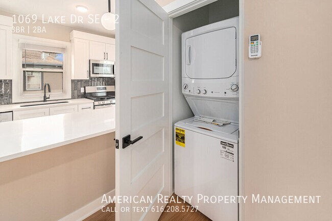 Building Photo - 1069 Lake Dr SE