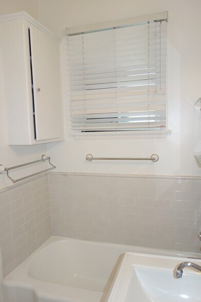 Building Photo - 112 N Edgemont St