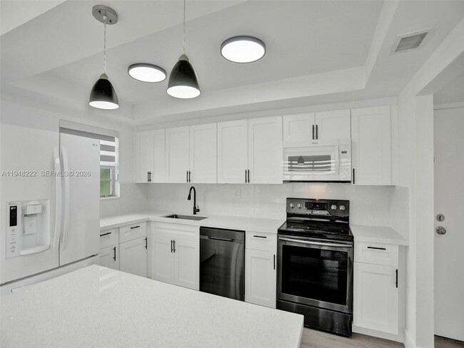 Building Photo - 2771 Taft St