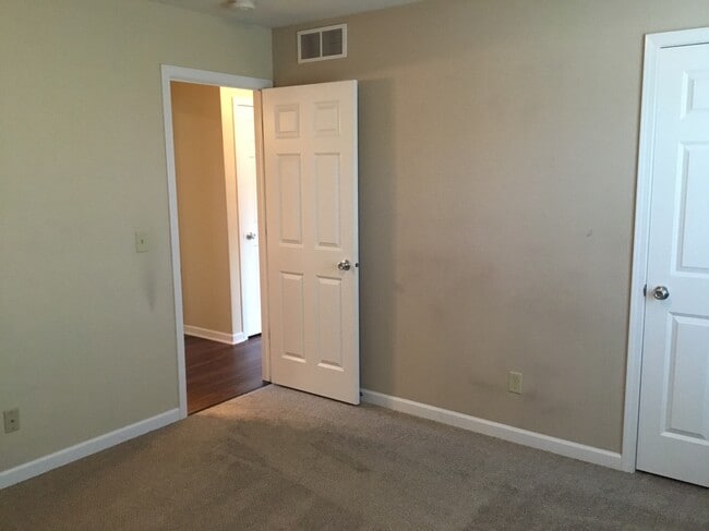 Building Photo - 6328 Sunnybrook Ln