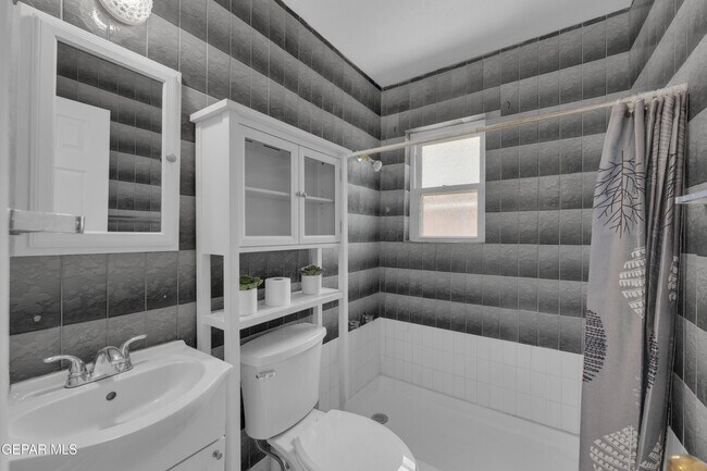 Building Photo - 228 Caribe Cir