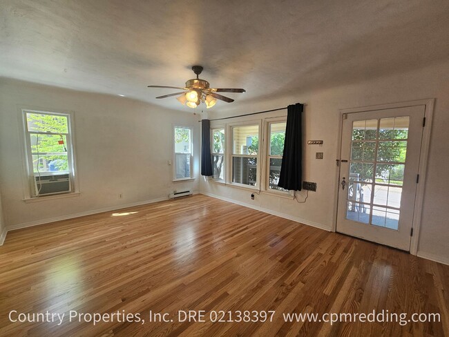 Building Photo - Available Now! Downtown 3-Bedroom with Old World Charm and Modern Amenities!