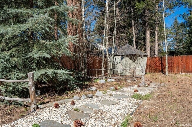 Building Photo - Charming pet friendly craftsman style home...