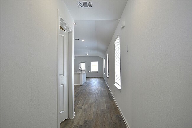 Building Photo - 4009 Bronco Sta Ln