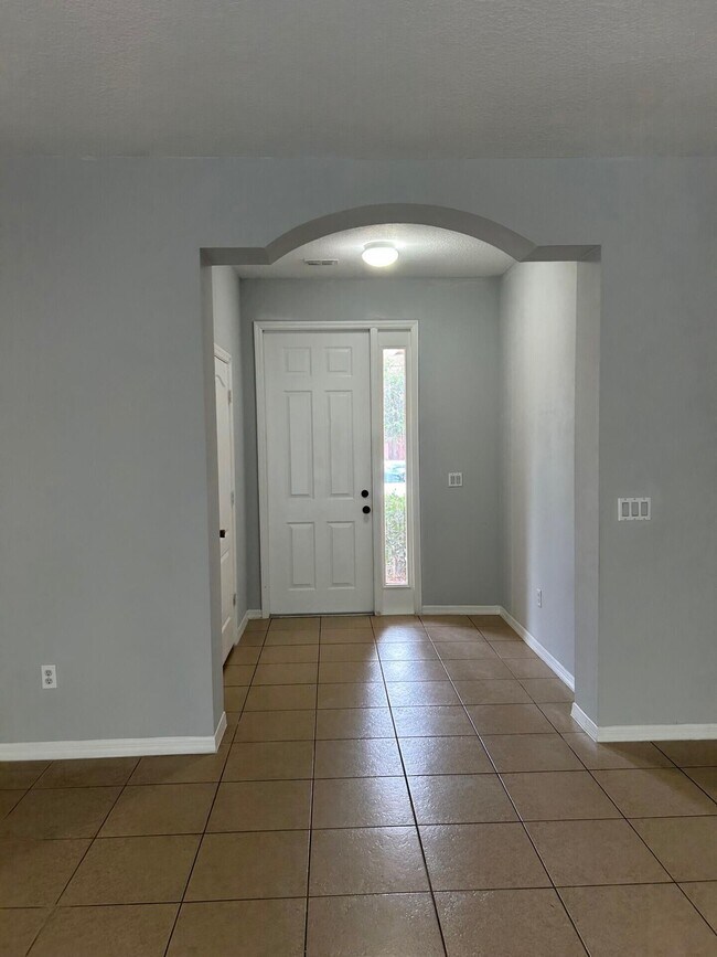 Building Photo - 1412 Seminole Palms Dr
