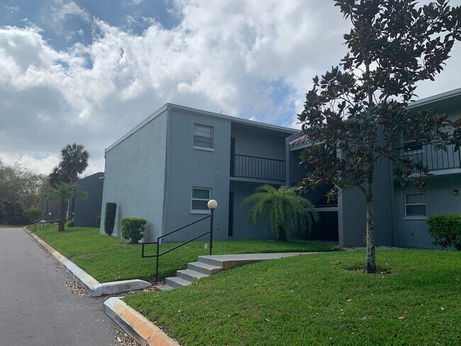 Building Photo - 1bed/1bath move-in ready condo $1100/month available December 2025