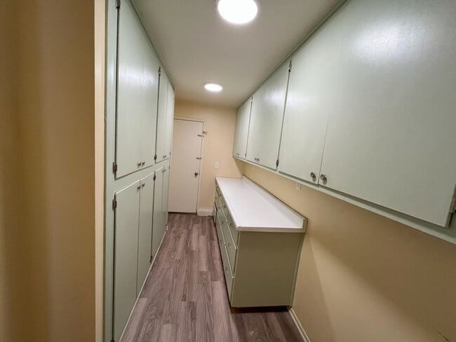 Building Photo - Bright and Sunny 3 bedroom home in North E...
