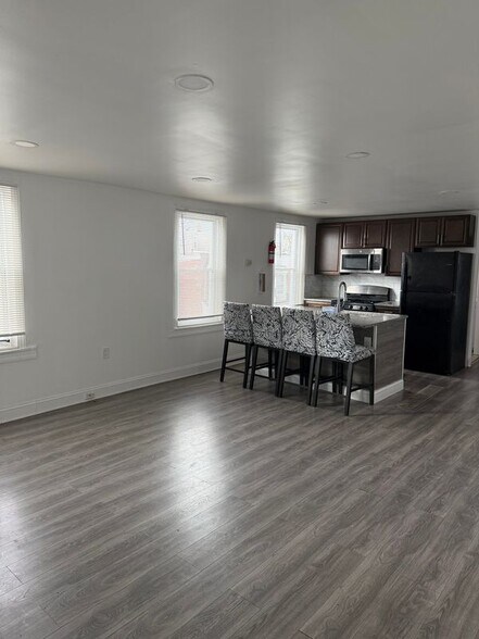 Building Photo - 6135 Vine St