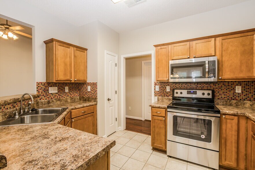 Building Photo - 9555 Morning Shadow Dr