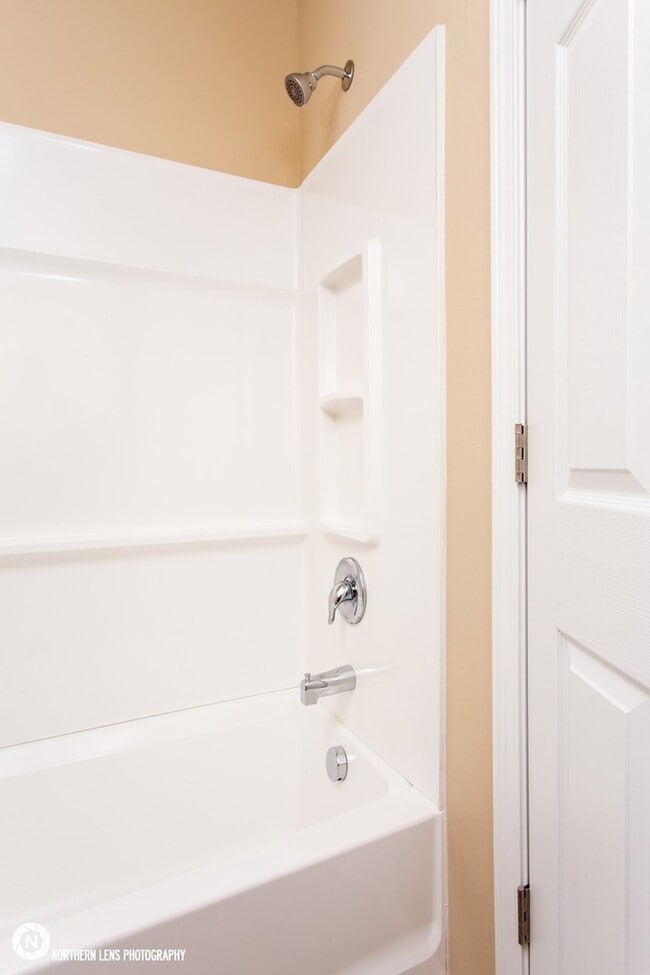 Building Photo - 3 Bedroom East Anchorage Townhouse!