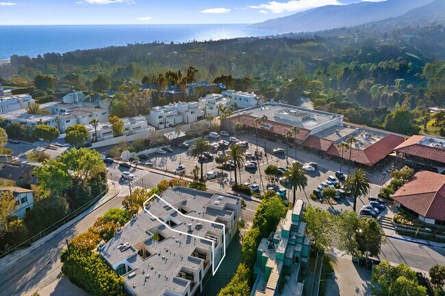 Building Photo - 6502 Dume Dr