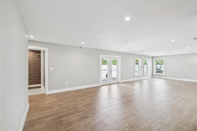Building Photo - 3800 Bayshore Blvd NE