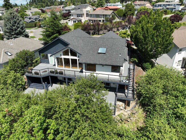 Building Photo - Sophisticated and Elegant home is located in Harbor Ridge at Browns Point. Spacious 4 bedroom, 4 ...