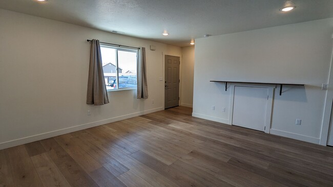 Building Photo - Beautiful 3 Bedroom Townhome in Cedar City...