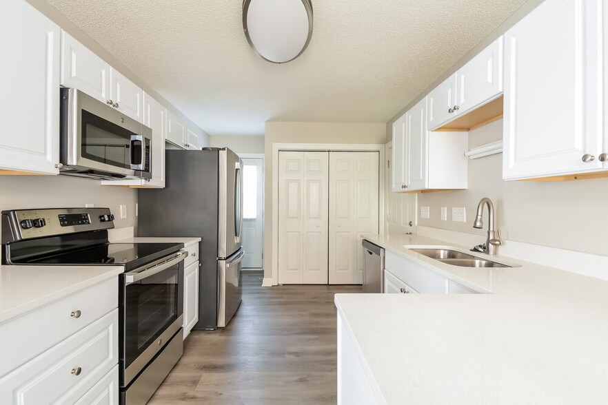 Building Photo - 805 Wallridge Dr