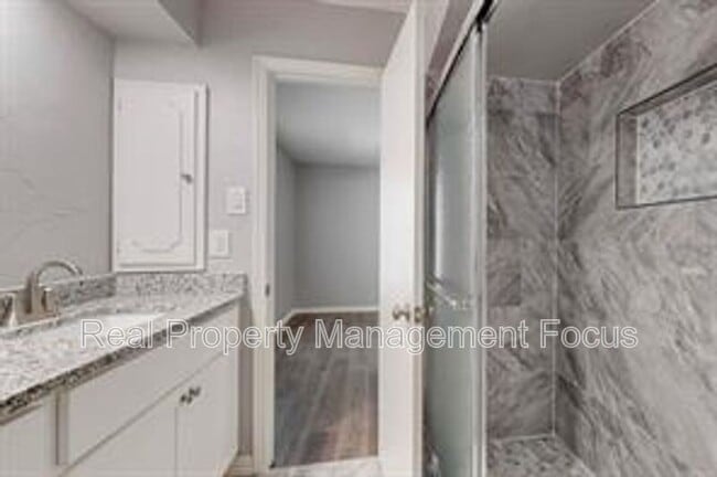 Building Photo - 14724 Overview Dr