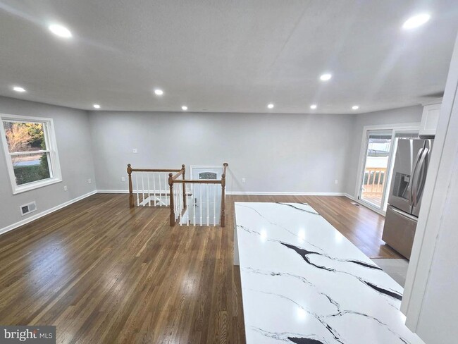 Building Photo - 4813 Lawrence St