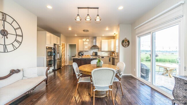 Building Photo - 815 Atherstone Dr