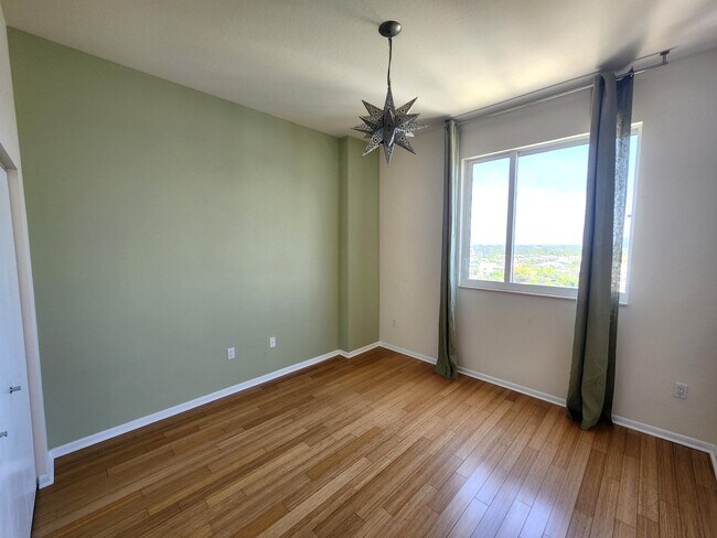 Building Photo - 1551 N Flagler Dr