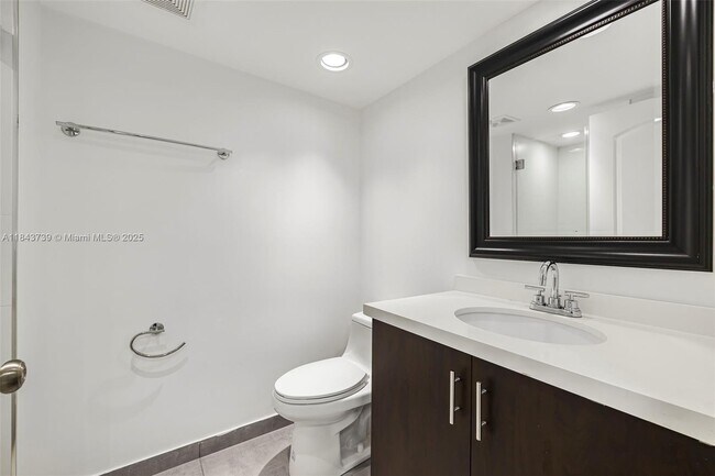 Building Photo - 9407 Fontainebleau Blvd