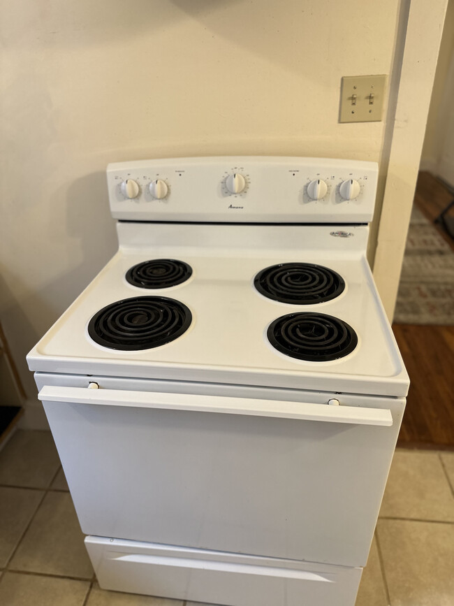 Building Photo - 1315 China St