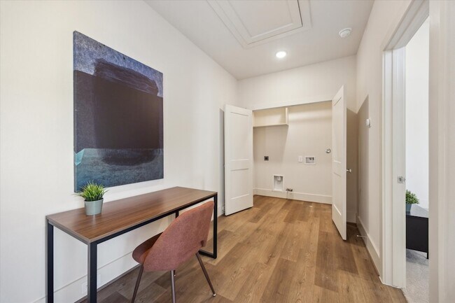 Building Photo - 5903 Urban Pnes St