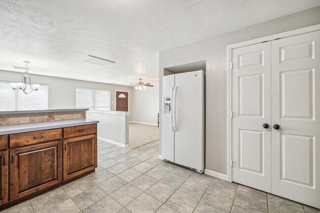 Building Photo - 3613 Lazy Spring Dr