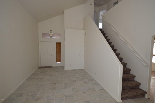 Building Photo - 630 N Diane Ct