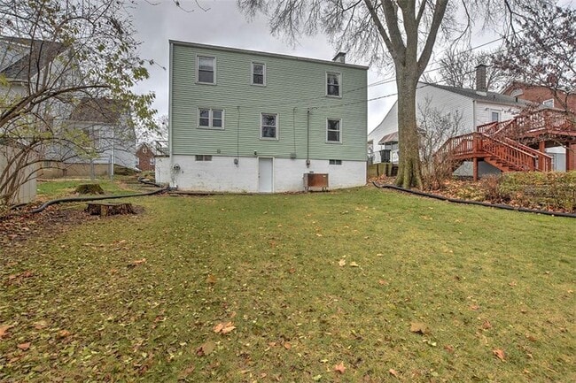 Building Photo - 1567 W Riverview Ave