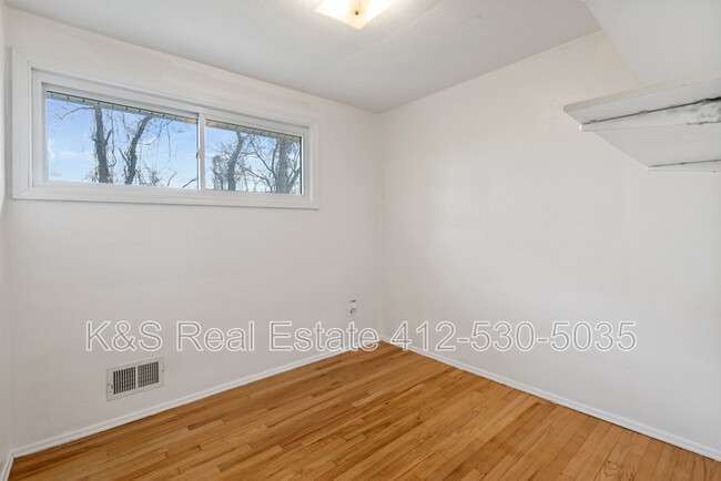 Building Photo - 370 Princeton Dr