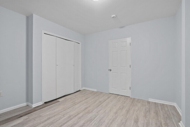 Building Photo - 406 7th St