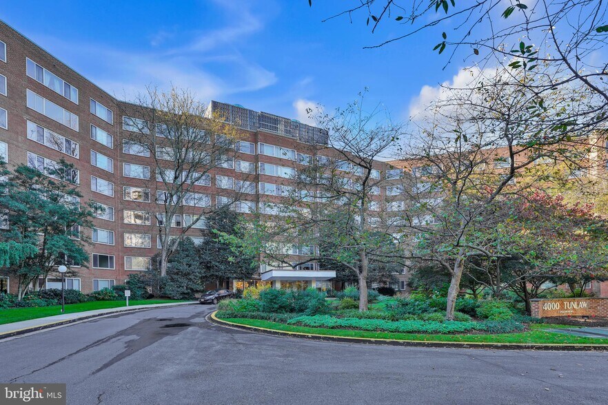 Building Photo - 4000 Tunlaw Rd NW