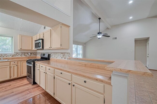 Building Photo - 6907 Yardley Dr