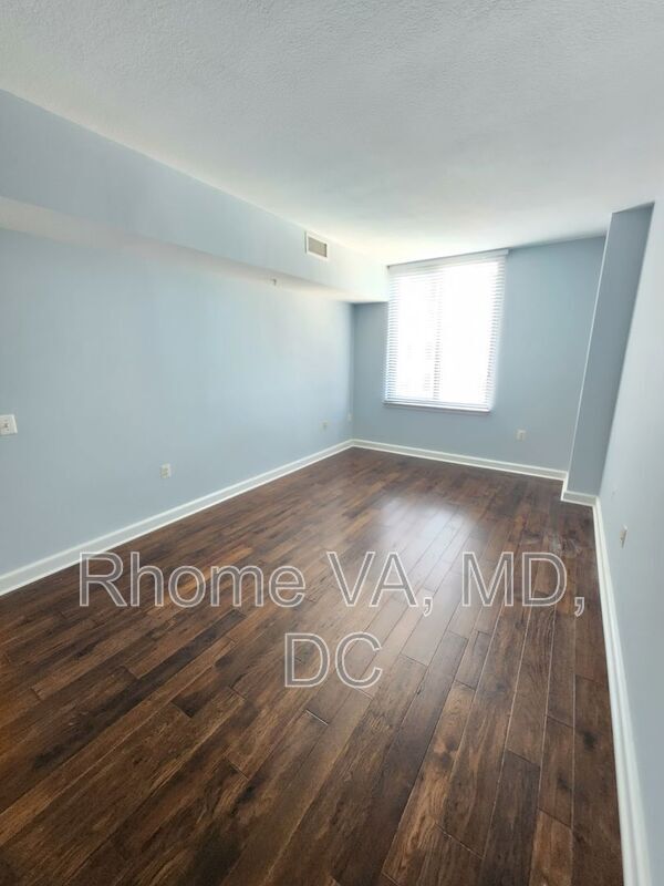 Building Photo - 2451 Midtown Ave