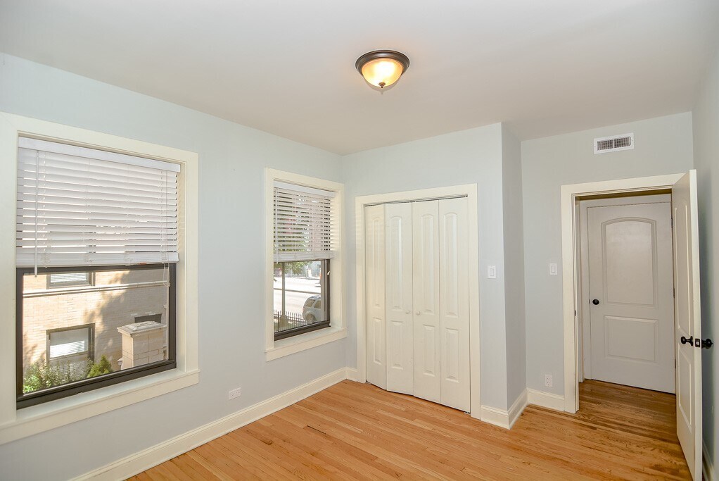 Building Photo - 4110 N Ashland Ave