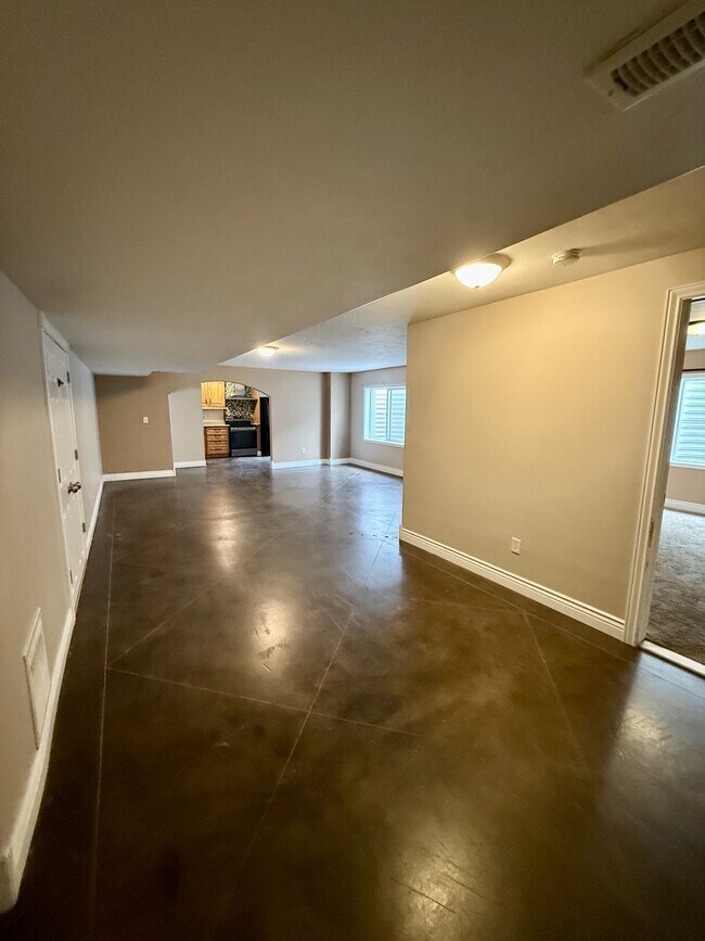 Building Photo - 4427 Lago Grande Dr
