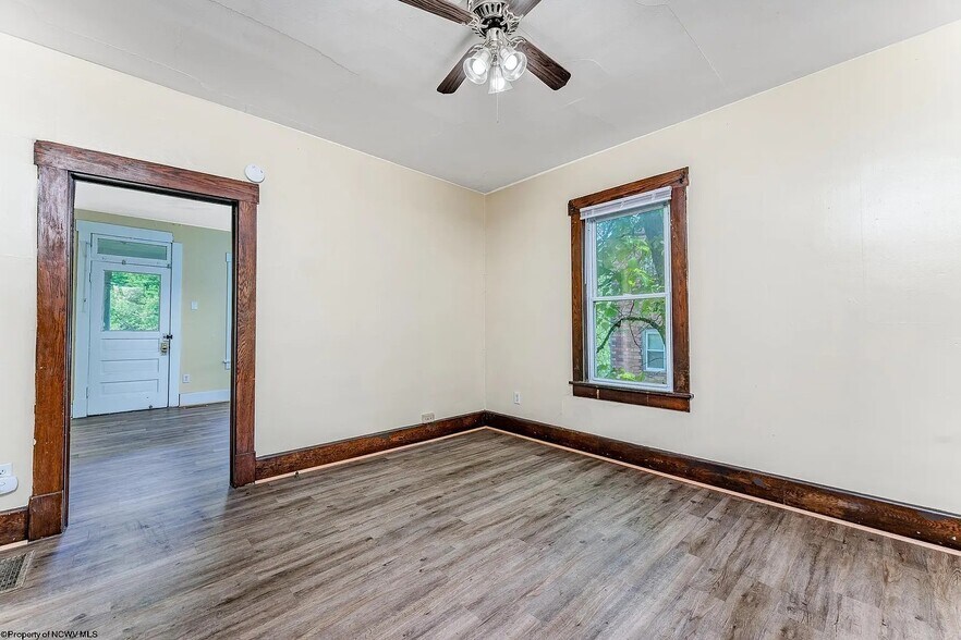 Building Photo - 565 Brockway Ave