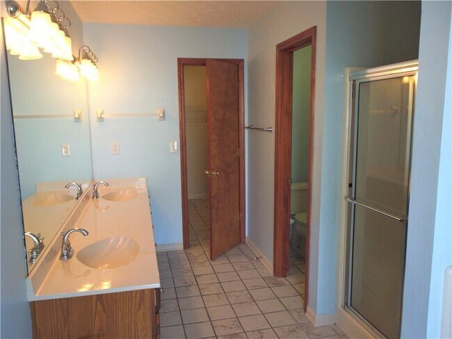 Building Photo - 4865 Camberbridge Dr