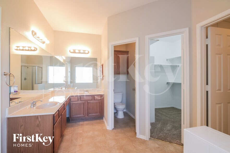 Building Photo - 1731 Vista Ridge Dr W