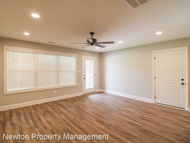 Building Photo - 3 br, 2.5 bath House - 18179 Mae Circle