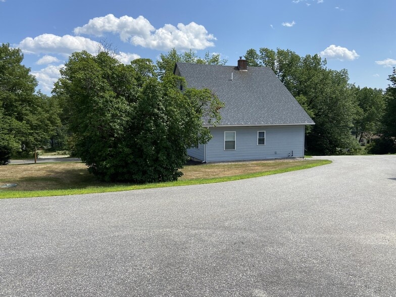 Building Photo - 11 Old Lewiston Rd