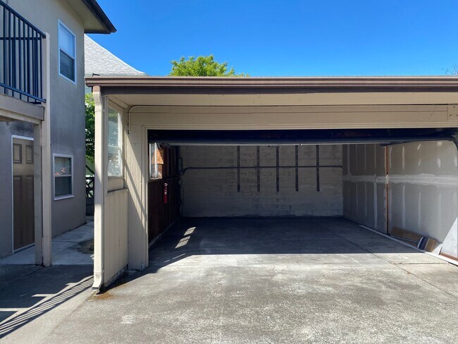 Building Photo - 1033 Pacific Ave