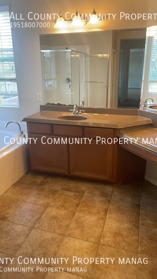 Building Photo - 40298 Hannah Way