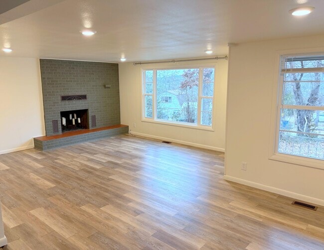 Building Photo - 239 Timberlane Dr
