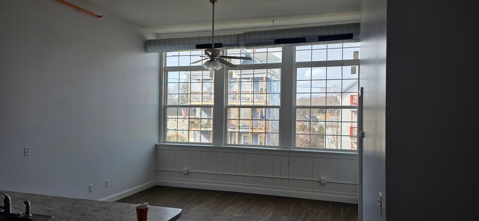 Building Photo - 65 5th Ave